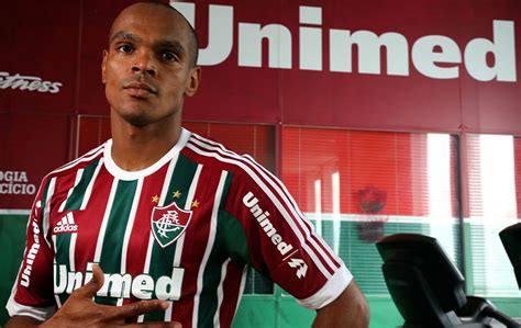 É oficial Fluminense anuncia contratação do zagueiro Henrique