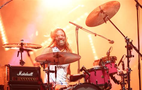 See Footage From Drummer Taylor Hawkins Final Show With The Foo Fighters Music Magazine