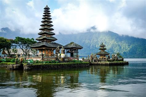Including how to get there, when to go and more. Pura Ulun Danu Bratan Lake Temple In Bedugul, Bali