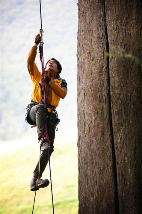 Cha tae hyun with kim jong kook when they were younger. Hyun Bin Climbs Trees in New Zealand for Outdoor Clothing ...