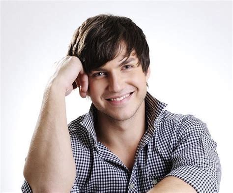 Hairstyles to hide receding hairline. Hairstyles to Hide a Receding Hairline - 6 steps