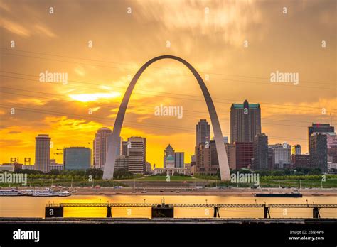 Saint Louis Skyline With Gateway Arch At Sunset St Louis Hi Res Stock