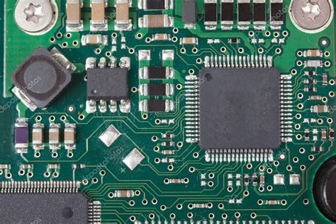Primer Plano De La Placa De Circuito Electrónico Con Microchips