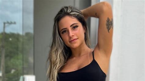 Nathalia Valente Musa Do TikTok Se Arrepende De Tatuagem Nas Costas