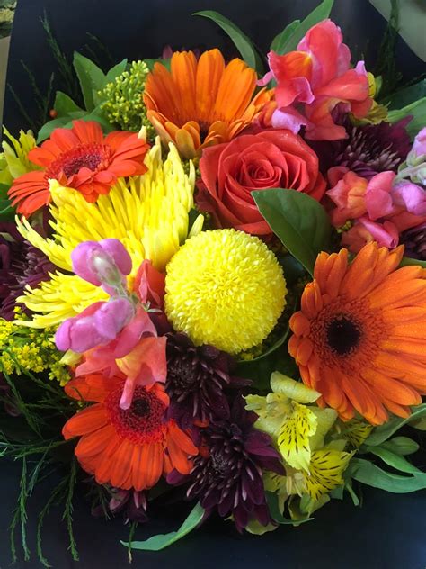 Seasonal Flower Bunch - Citrus Colours (colours vary depending on stock ...