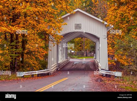 Covered Bridge Hi Res Stock Photography And Images Alamy