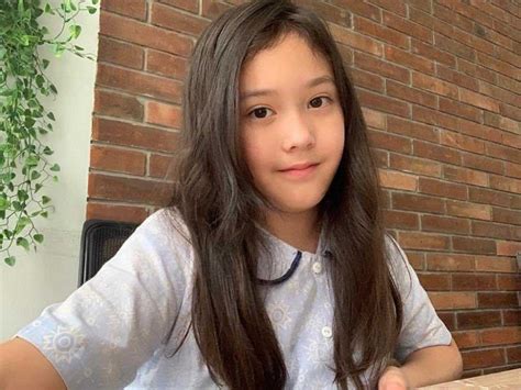 10 Potret Menawan Mikhaela Lee Putri Nafa Urbach Yang Beranjak Remaja