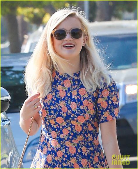 Reese Witherspoon And Daughter Ava Have Fun In Floral Photo 3873386 Ava Phillippe Celebrity