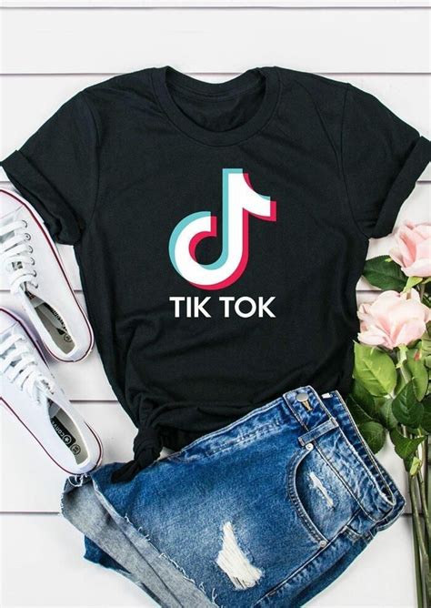 Everyone knows that the username plays a big role in whatever social media platform it is because by looking at names, we know that what kind of account it is and nowadays most people keep upset with the username on tiktok. Outfit casual con short y blusa con logo de tik tok en ...