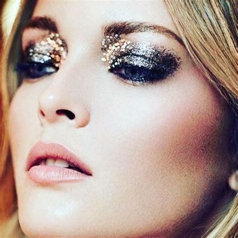 Pin By Zaza George On Dazzling Eyes And Sparkly Lips Holiday Makeup