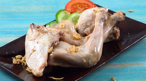 Rendang daging adalah masakan tradisional bersantan dengan daging sapi sebagai bahan utamanya. 30 Makanan Khas Sumatera Barat Menggoda Selera - Sahabatnesia