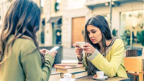 5 Signs Of Social Media Addiction 5 Reasons Why You Need A Break From