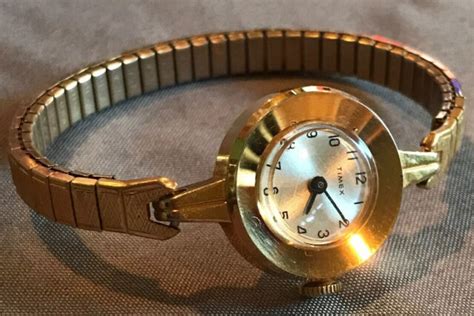 Vintage Timex Bracelet Watch Stretch Band Base Metal Womens 1970s Gold