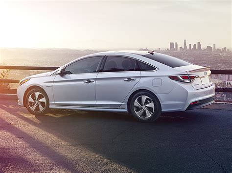 Maybe you would like to learn more about one of these? 2016 Hyundai Sonata Hybrid - Price, Photos, Reviews & Features