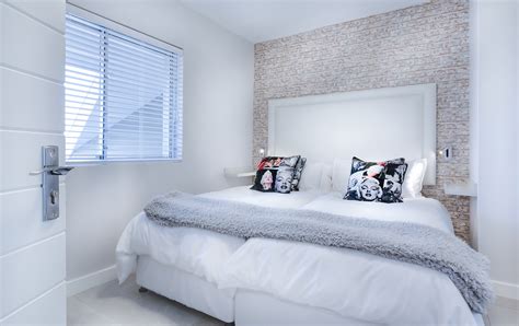 Auf den eigenen geschmack kommendu weißt nicht genau, welche einrichtung zu dir passt? Schlafzimmer Wohnidee - Kleines modernes Schlafzimmer mit ...
