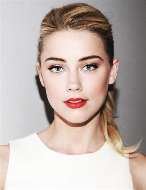 Amber Heard Presents The Exact Perfect Eye Shadow To Wear With Tomato Red Lipstick Amber