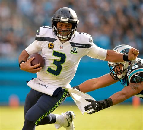 Seahawks get April 15 deadline from Russell Wilson for new deal