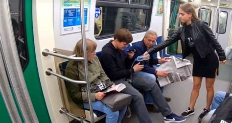 Woman Combats Manspreading By Pouring Bleach On Men S Crotches