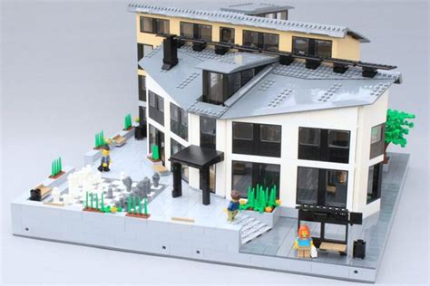 A lot of lego sets and own creations you can find!. LEGO MOC: Kulturhaus - abgehoben! | zusammengebaut | Lego ...