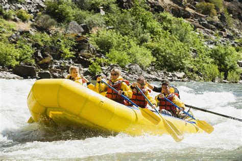 What To Expect On A Whitewater River Rafting Trip