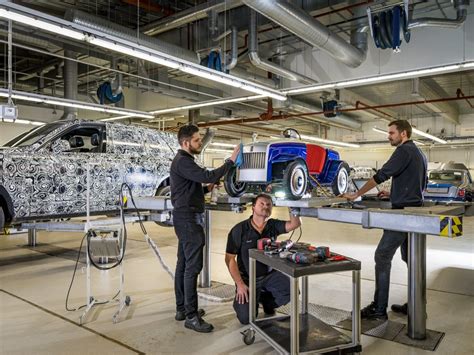 Rolls Royce Cullinan Teased Its The One On Your Left Carscoops