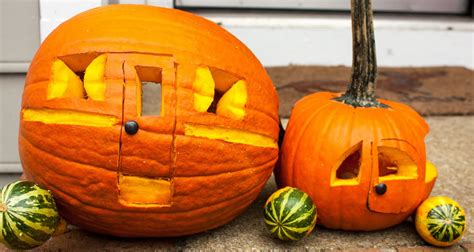 Sgt. Pepper's Kitchen: Hello Autumn! Pumpkin Carving and Roasted Pumpkin Seeds!