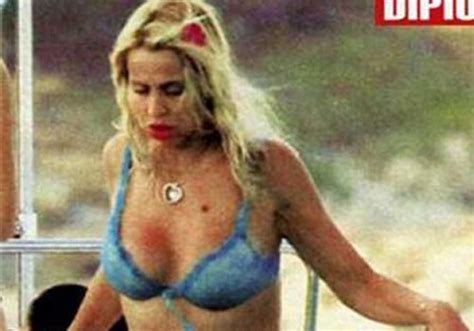 Valeria Marini Foto Hot In Bikini In Costa Smeralda