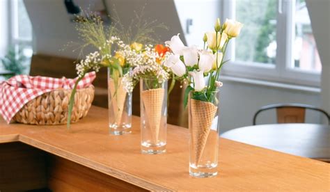 Non è un caso che i fiori bianchi siano i preferiti per i bouquet della sposa. 15 creative idee fiori | Composizioni floreali fai da te