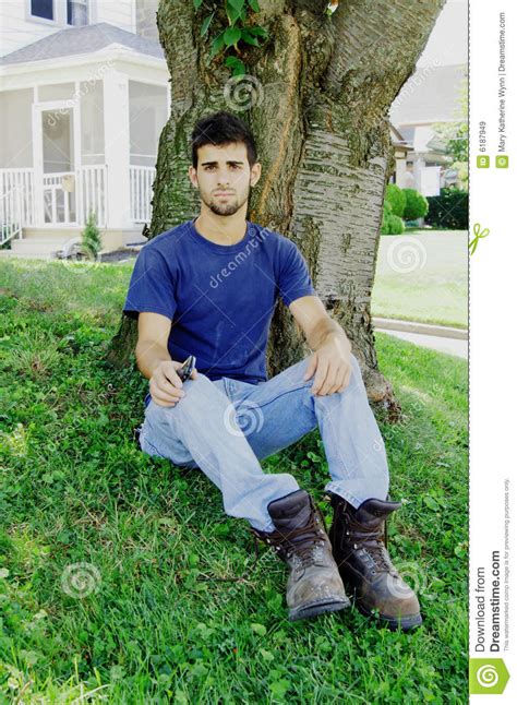 Es gibt die möglichkeit des widerspruchs gegen die kurablehnung, schriftlich oder persönlich. Unemployed Man In Front Of House Royalty Free Stock Images - Image: 6187949