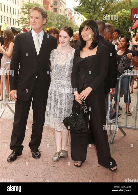 July 19 2010 New York New York Us Actor Kevin Kline Phoebe Cates And Daughter Attend