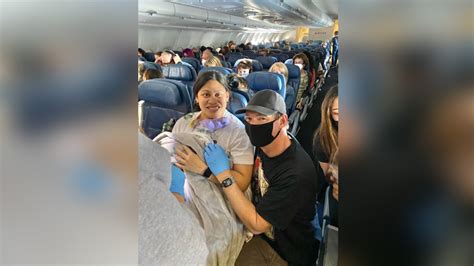 A Woman Gave Birth Prematurely On A Flight To Hawaii Luckily 3 Nicu Nurses And A Doctor Were