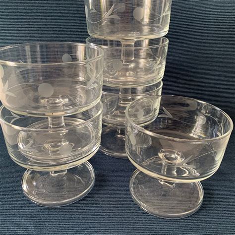 Vintage Etched Glass Dessert Bowls Stemmed Bowls Set Of 6 Etsy Glass Dessert Bowls
