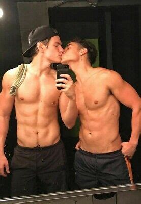 Shirtless Male Muscular Gay Interest Hunks Kissing Hot Couple Guy PHOTO