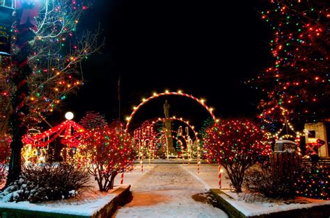 The Best Places To Visit In The Us During Christmastime