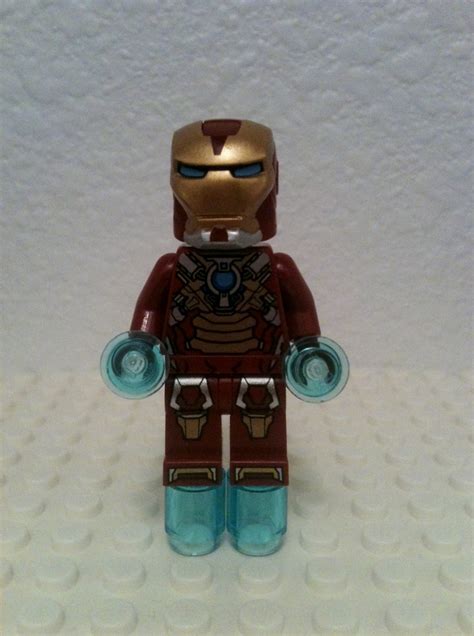A Better Look At The Hall Of Armors Image On The Back Of Iron Man 3