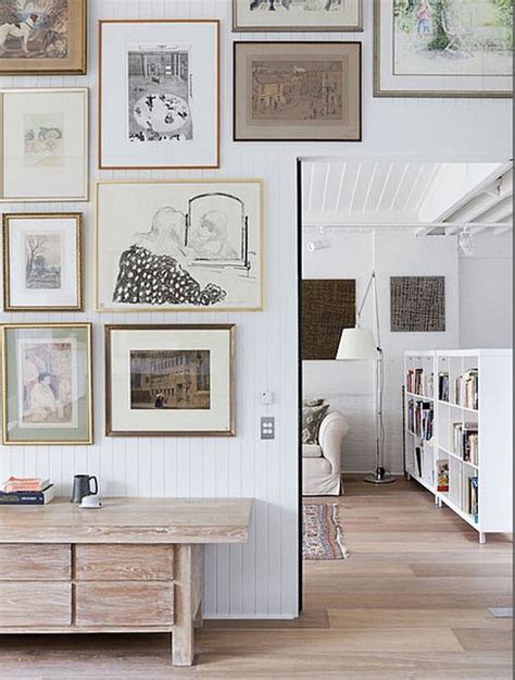 Create the perfect gallery wall by using items you already have in your own home! Décoration mural - art gallery wall... - ListSpirit.com ...