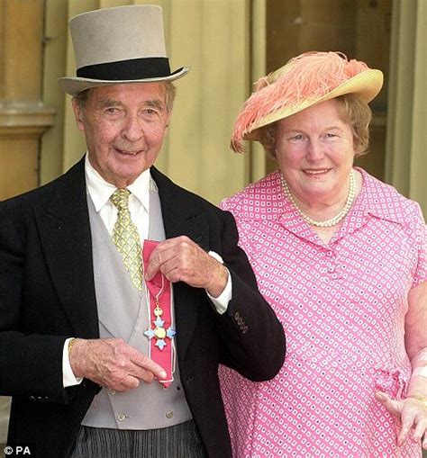 former jockey and best selling author dick francis dies at 89 daily mail online