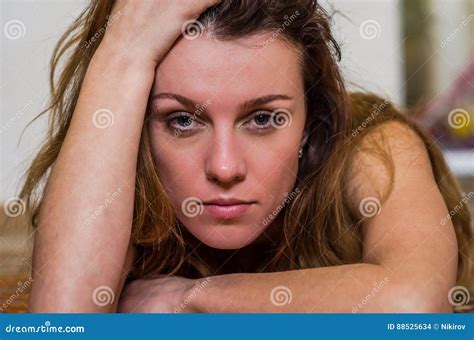 portrait d une jeune belle fille nue avec de longs cheveux photo stock image du santé cheveu