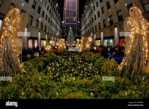 The Rockefeller Center Christmas Tree In New York City Stock Photo Alamy