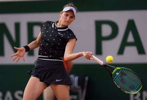 Věří, že výhrou na londýnské trávě nad 24. Nová tenisová hvězda Markéta Vondroušová: Je jí teprve 19 ...