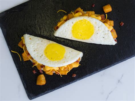 the naked egg taco returns to taco bell
