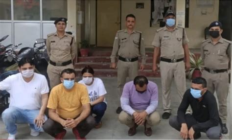 स्पा सेंटर में सेक्स रैकेट पांच गिरफ्तार मेरठ पौडी की लडकियां आजाद