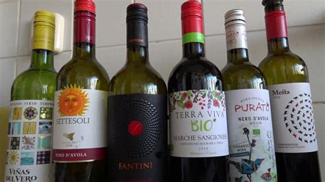 Het is de tweede persconferentie over corona in twee weken. Persconferentie Mark Rutte en Hugo Corona de Jonge, 19-05 ...