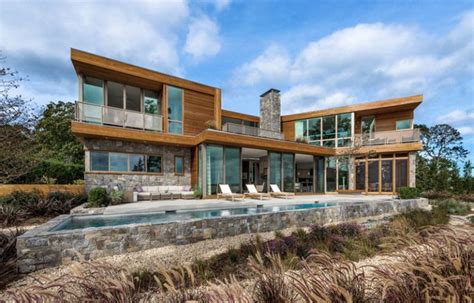 This Wood And Stone House Overlooks The New York Coastline