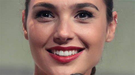 See Gal Gadot In Red With The Rock And Ryan Reynolds For Red Notice