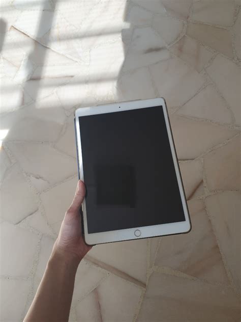 Ipad Pro Gen 2 Mobile Phones And Gadgets Tablets Ipad On Carousell