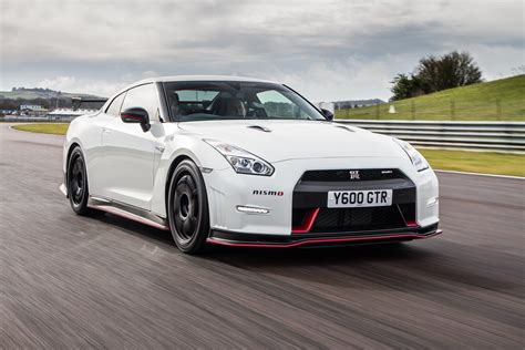 Nissan Gt R Nismo Meets Its First Uk Customer Autoevolution