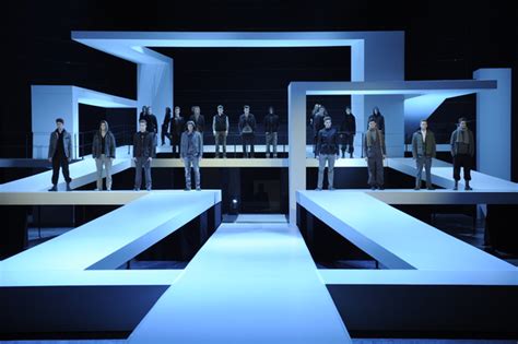 Pin By Kristine Mills On Fashion Runways Stage Set Design Stage