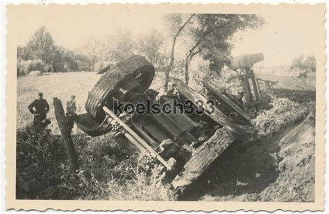 Foto 21cm Mörser Artillerie Geschütz der Wehrmacht umgestürzt an der