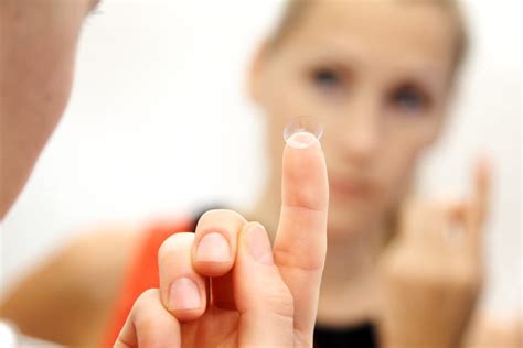 10 Tips For Contact Lens Wearers Dos And Donts Listaka